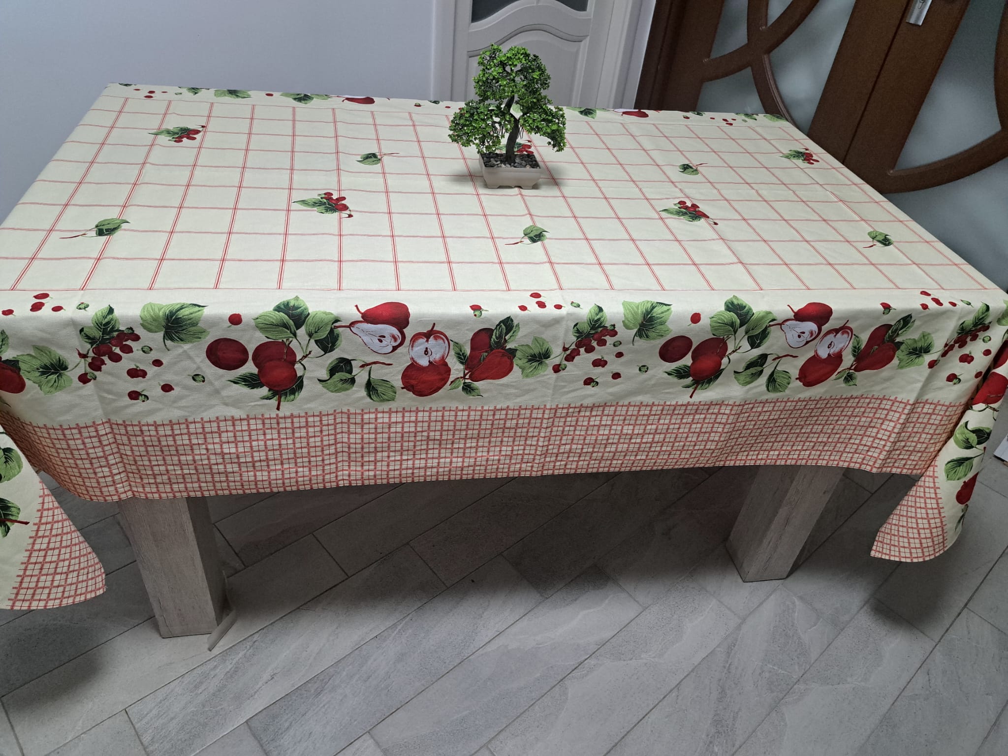 Fata de masa de bucatarie – 2