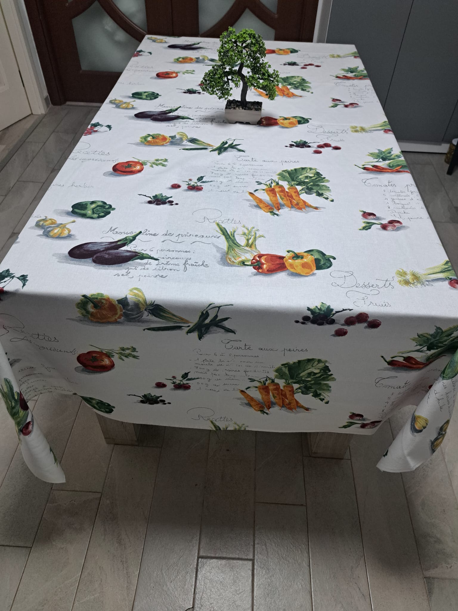 Fata de masa de bucatarie – cu legume