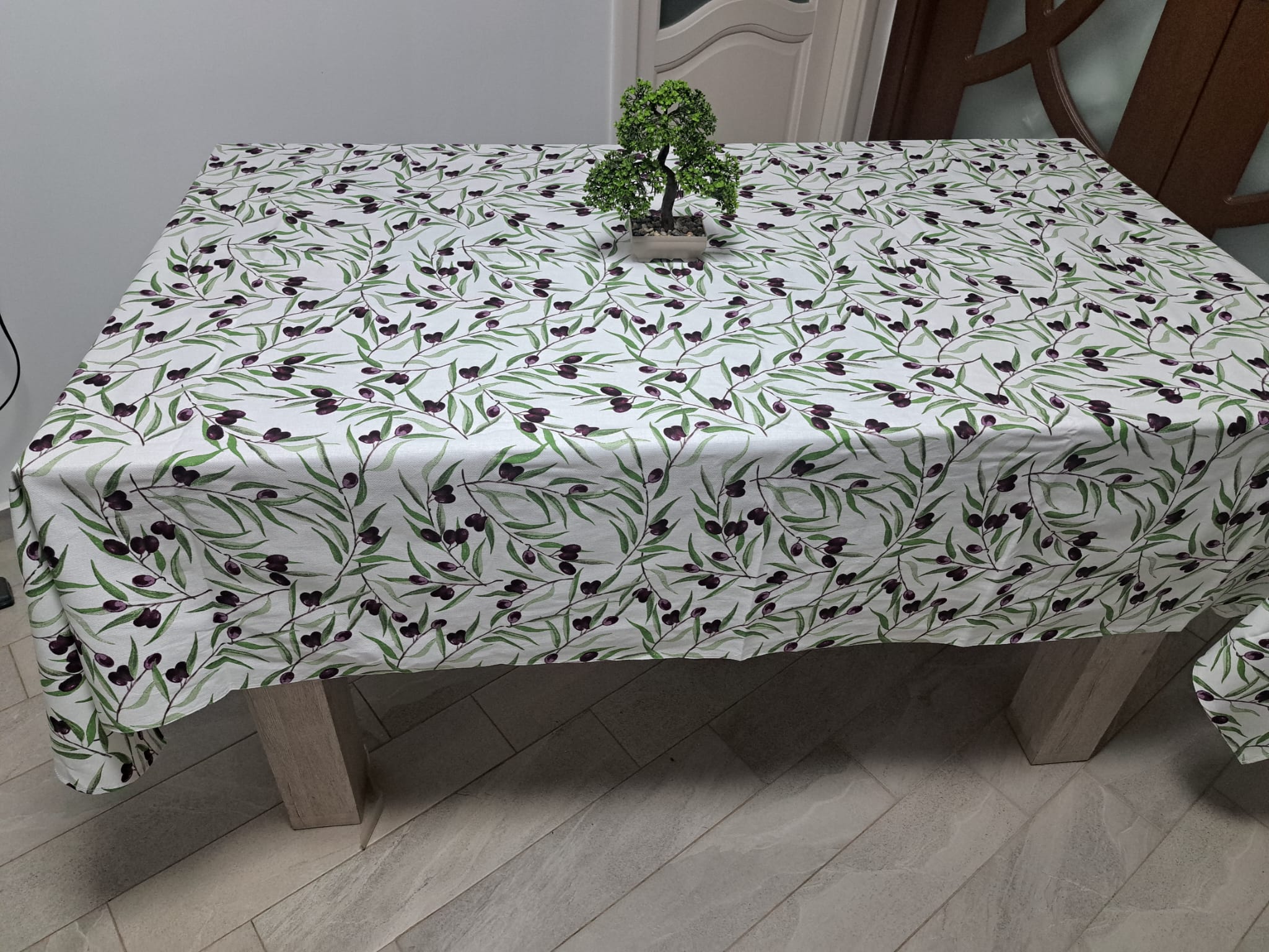 Fata de masa de bucatarie – decoratie- masline